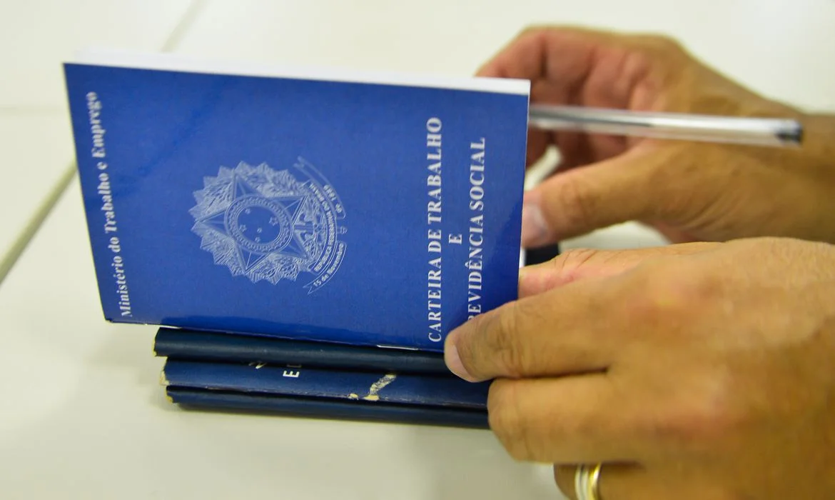 Mais de 2 mil vagas de emprego, estágio e jovem aprendiz no Estado do Rio