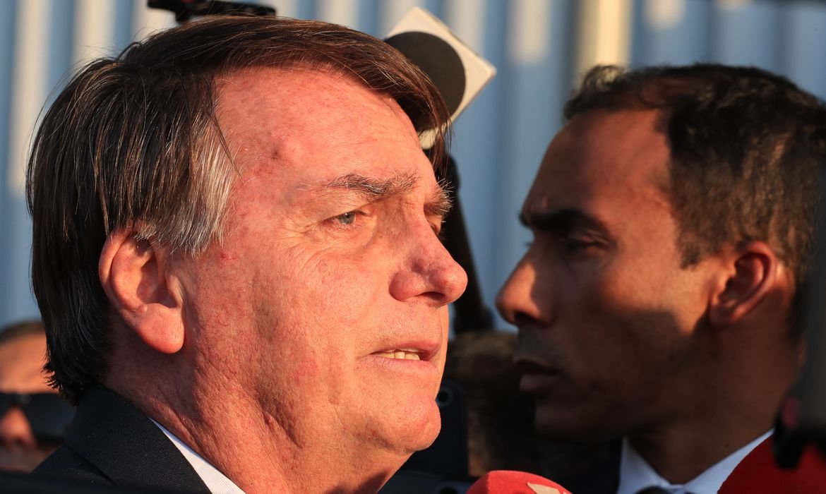 TSE volta a analisar caso que pode levar à inelegibilidade de Bolsonaro