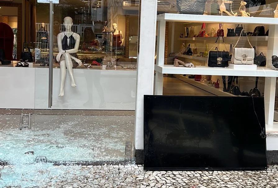 Butique é arrombada e furtada na Zona Sul