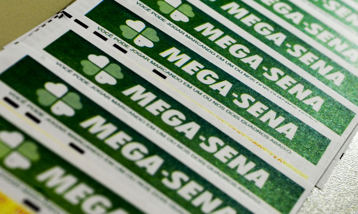 Mega-Sena pode pagar R$32 milhões nesta terça-feira em sorteio acumulado