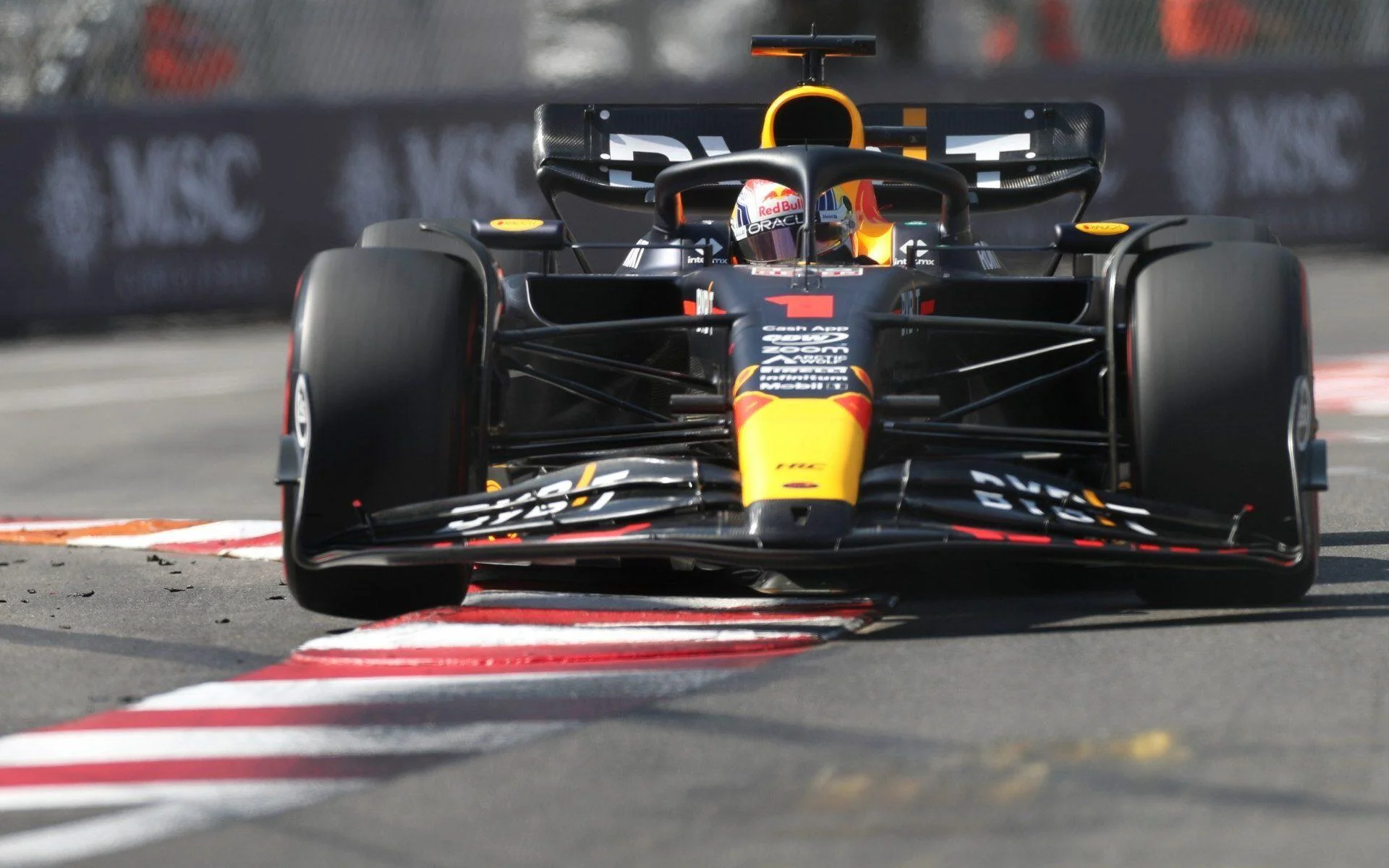 Mônaco: Verstappen na pole-position
