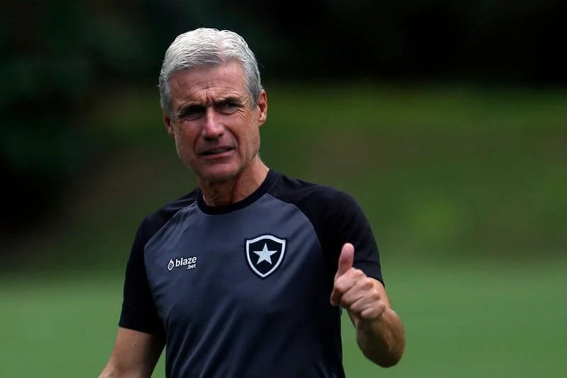 Vasco mira por ex-técnico do Botafogo