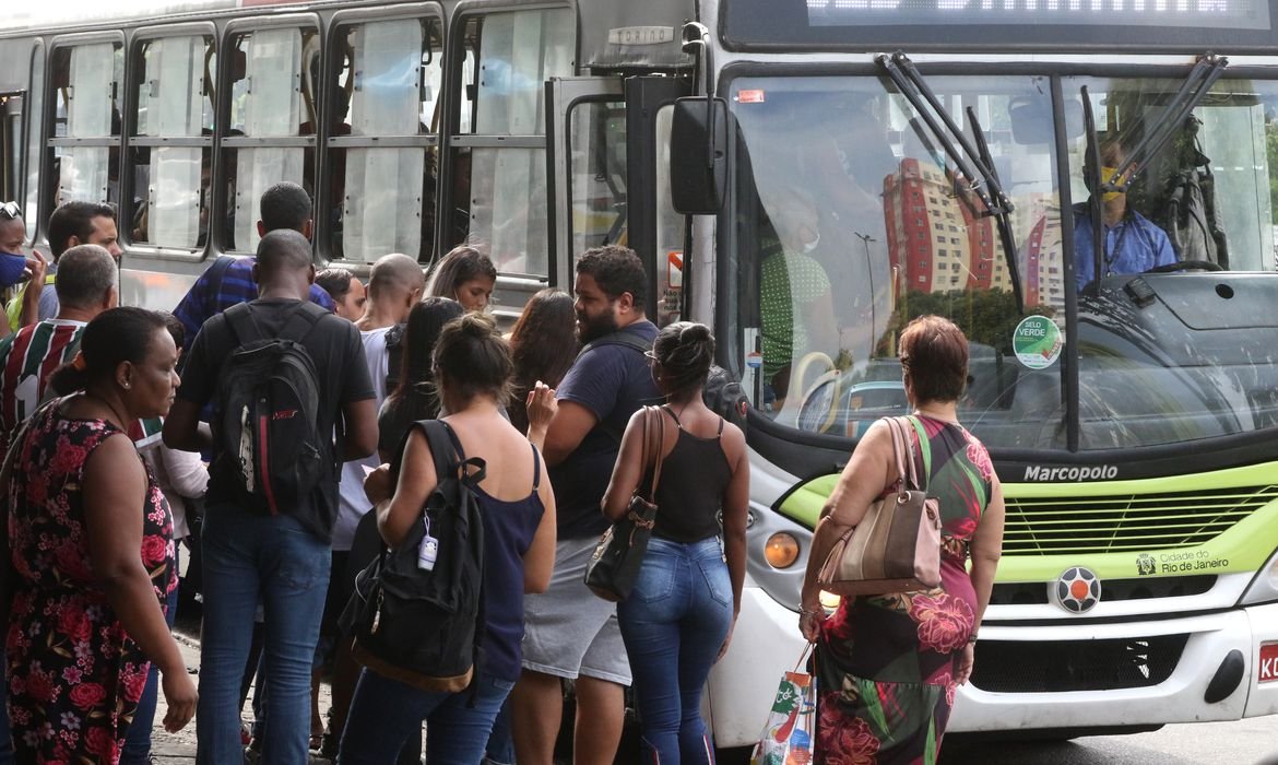 Ônibus na cidade do Rio de Janeiro. Foto: Tânia Rego/Agência Brasil