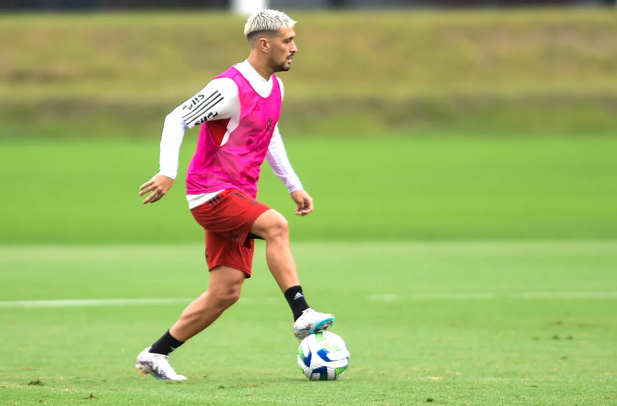 Flamengo treina de olho no Fluminense