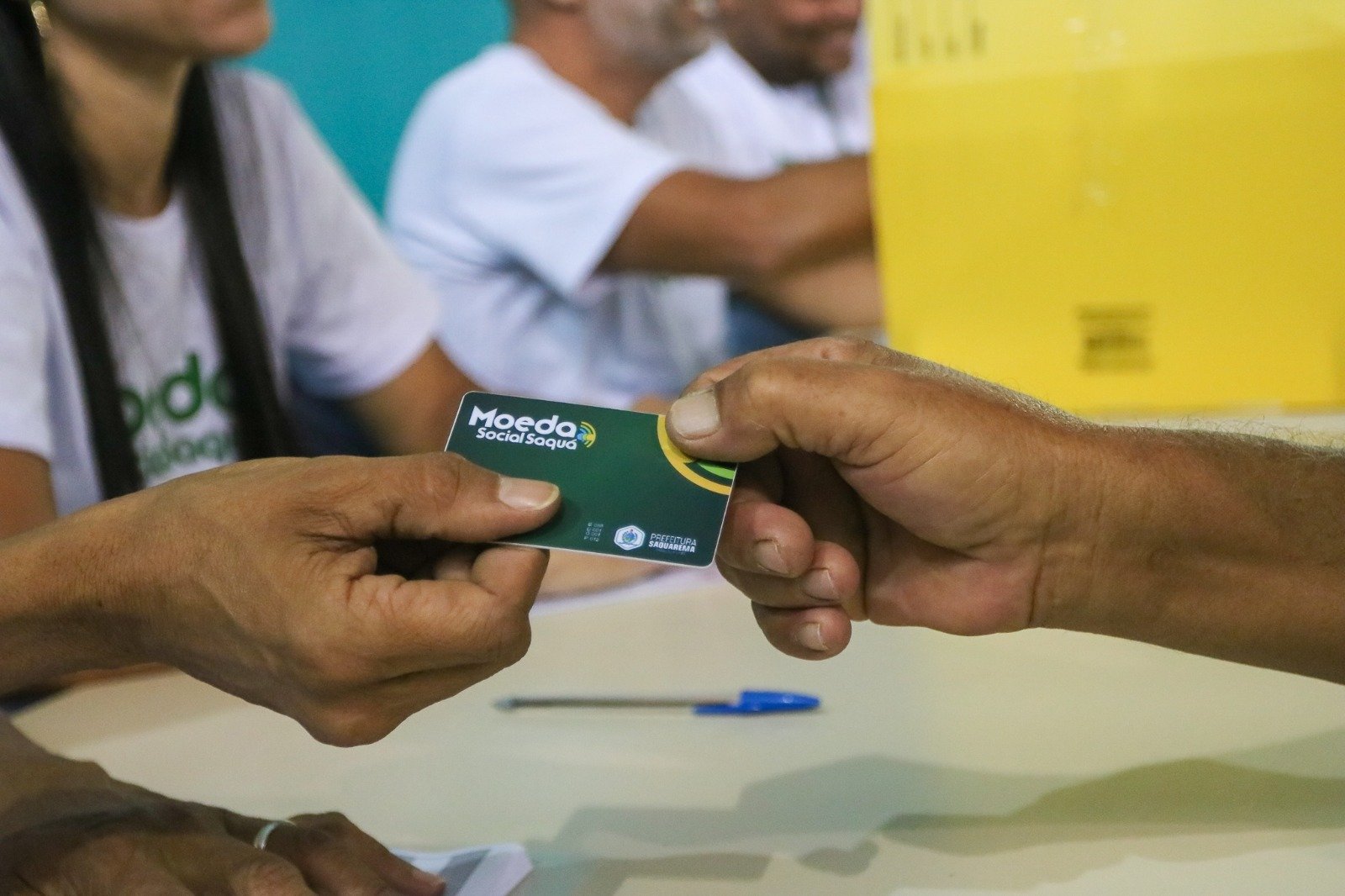 Saquarema entrega cartões "Moeda Social Saquá"