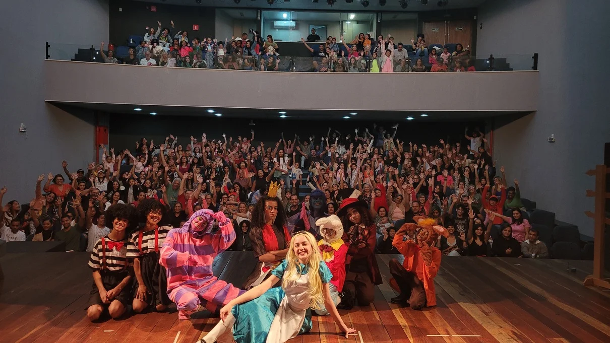 Alice no País das Maravilhas volta aos palcos do Teatro Municipal