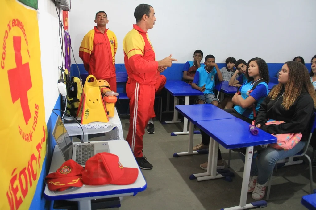 Alunos aprendem a como prevenir afogamentos