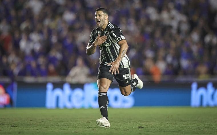 Atlético-MG vence o Cruzeiro e vira vice-líder do Brasileirão