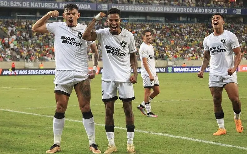 Botafogo vence Cuiabá e se mantém na liderança