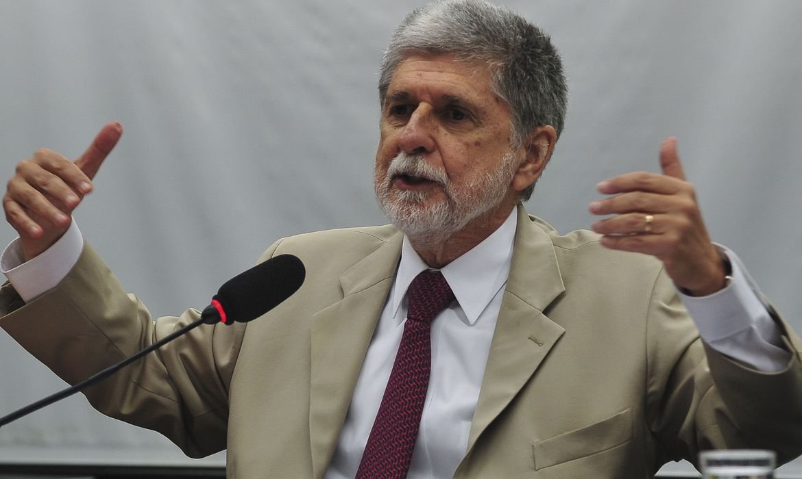 Chefe de gabinete de Zelensky liga para assessor de Lula