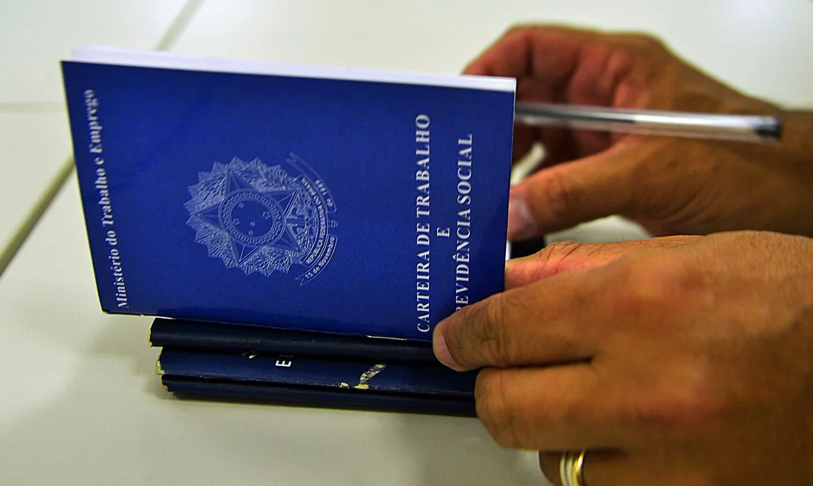 Estado do Rio tem vaga de emprego formal, estágio e jovem aprendiz