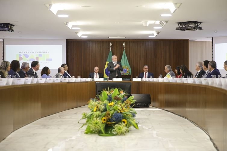 Está proibido ter novas ideias antes de cumprir o prometido, diz Lula