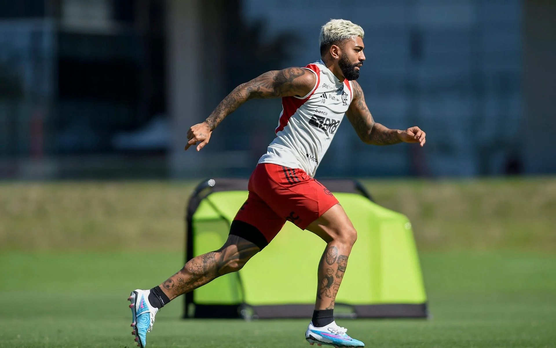 Gabigol treina separado e sem confirmação para jogo contra Grêmio