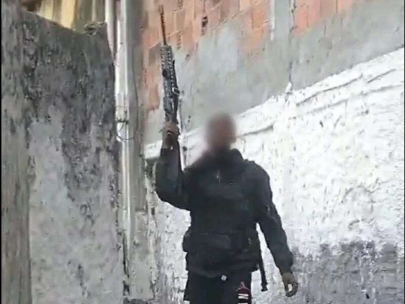 Guerra do tráfico aterroriza moradores