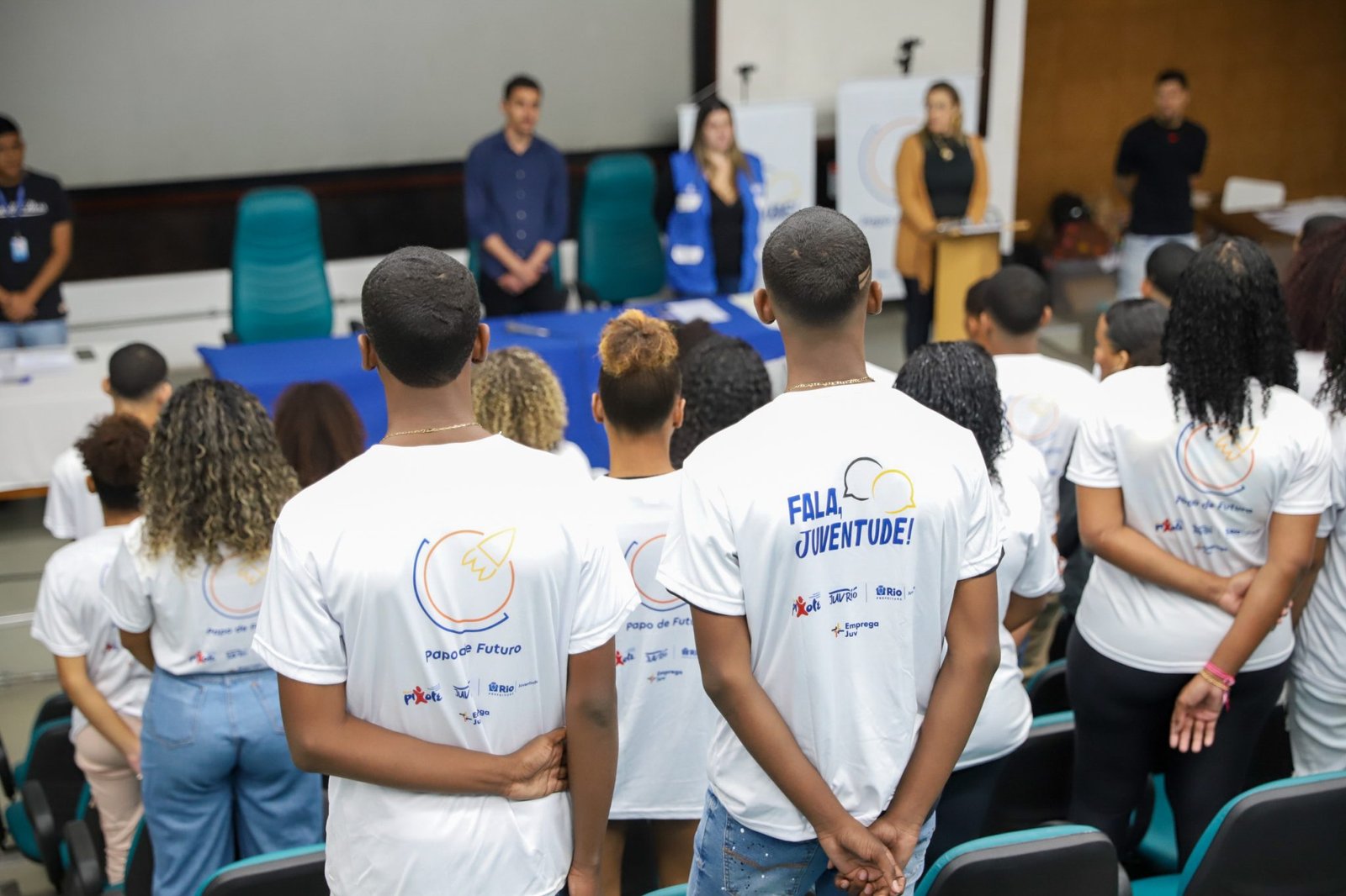 Juventude carioca se qualifica com sucesso no programa Emprega JUV