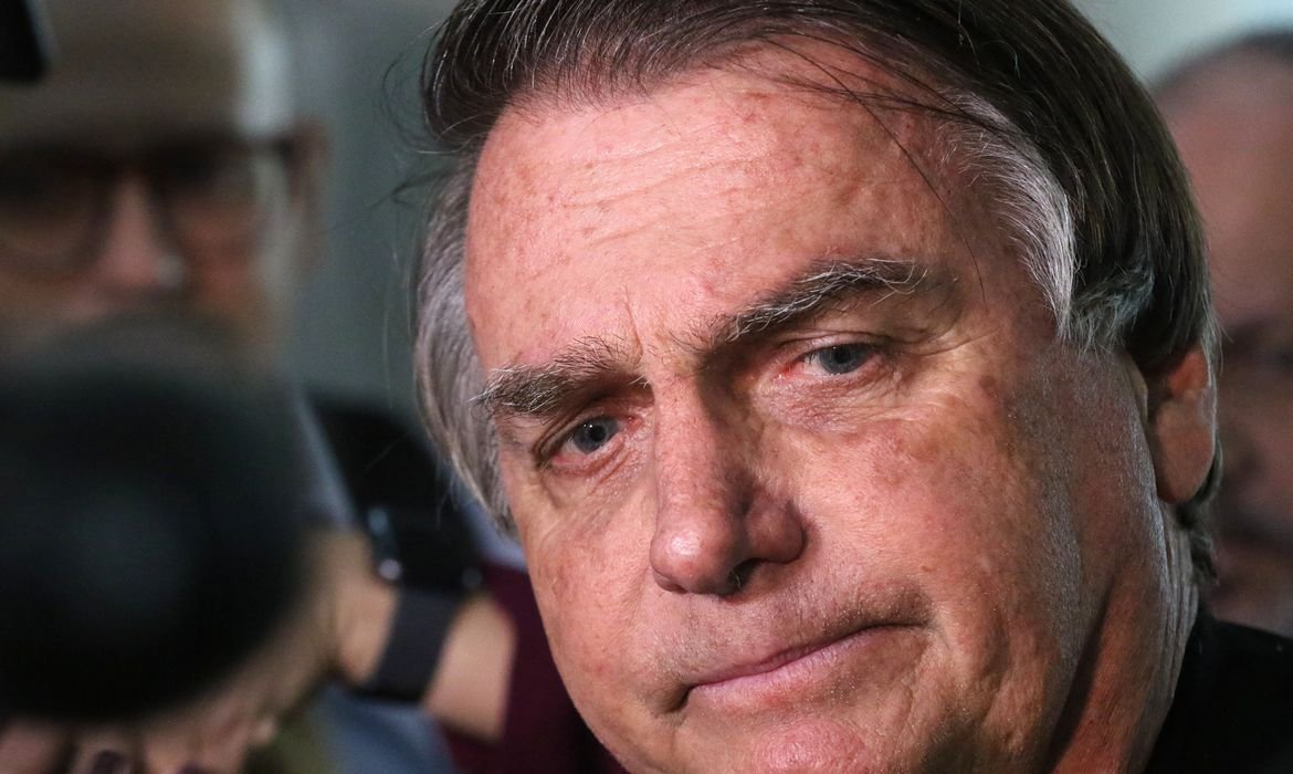 Maioria do TSE condena Bolsonaro à inelegibilidade por oito anos