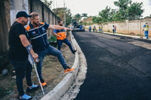 Mais bairros de Itaboraí recebe asfalto