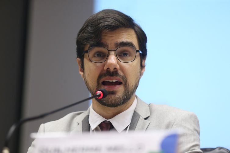 Mercadante defende retomada da industrialização com bem-estar social