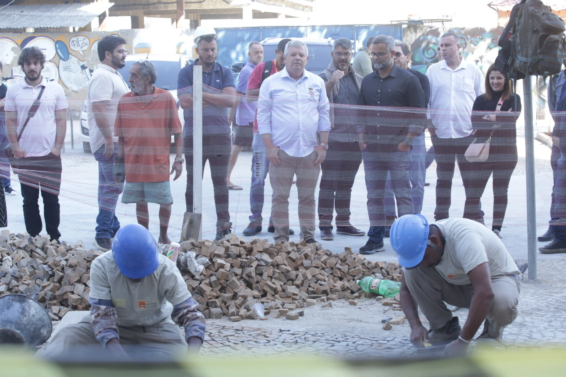Axel visita obras em frente do Mercado São Pedro