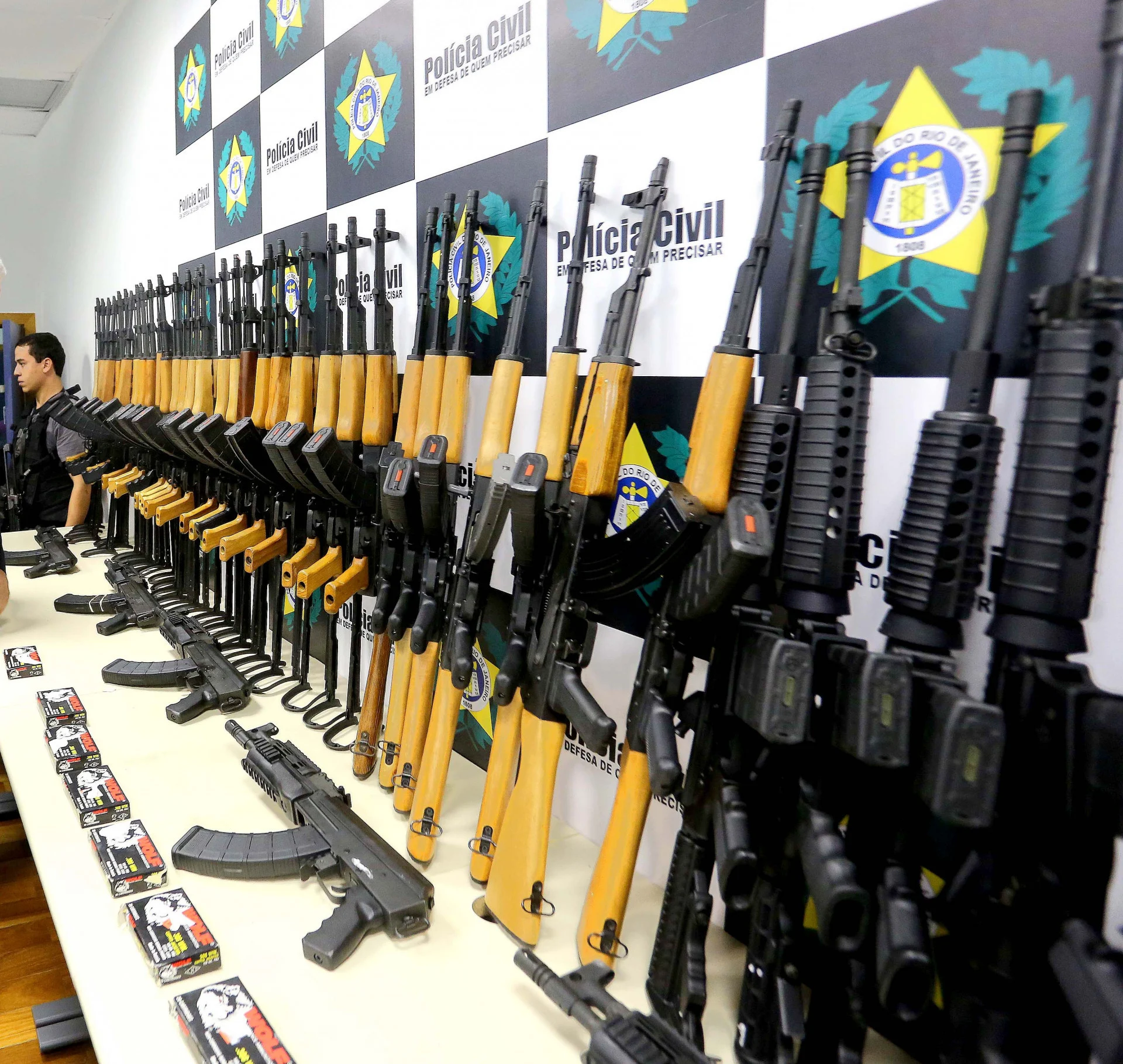 Polícias cariocas fazem apreensão recorde de fuzis em apenas cinco meses