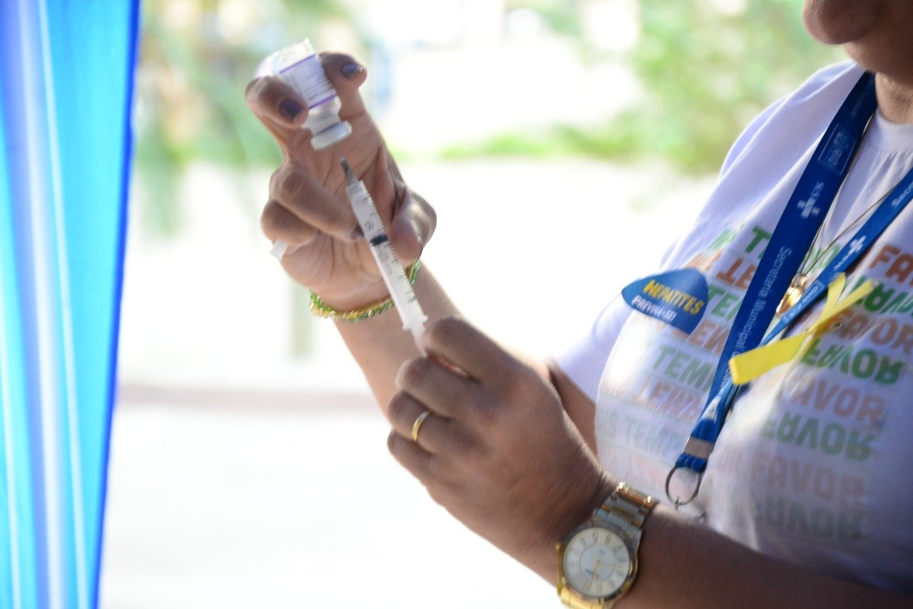 Praça Mauá conta com posto de vacinação pioneiro contra covid-19 e gripe