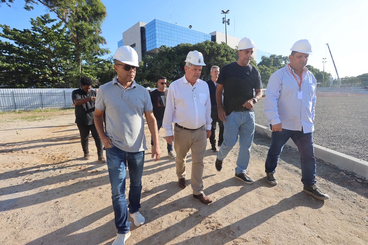 Prefeito de Niterói visita obras