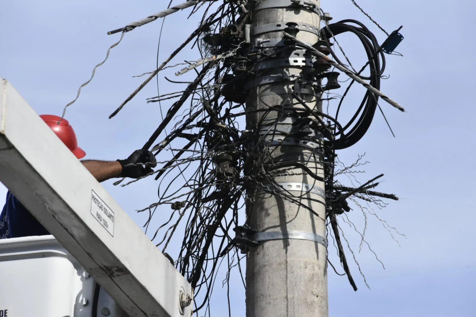 Prefeitura de Maricá dá início ao projeto Limpa Postes
