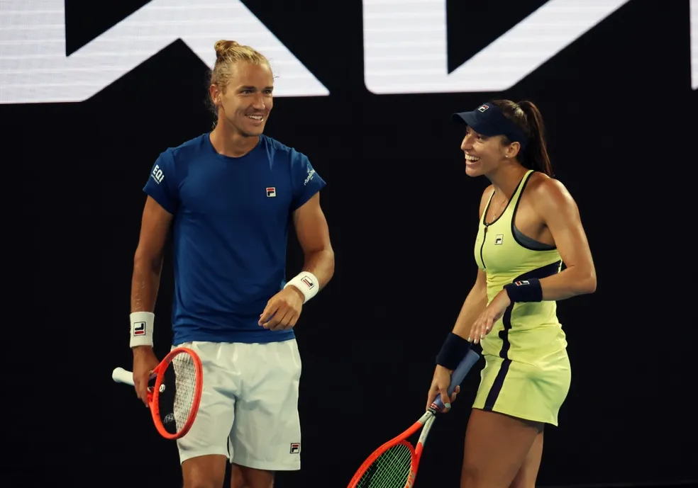 Stefani e Matos se classificam para as quartas de final em Roland Garros