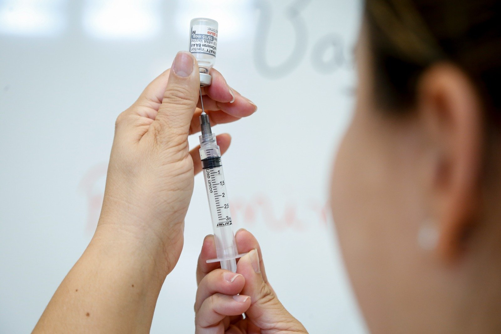 Saúde: Filas em Botafogo para vacina contra variante XBB