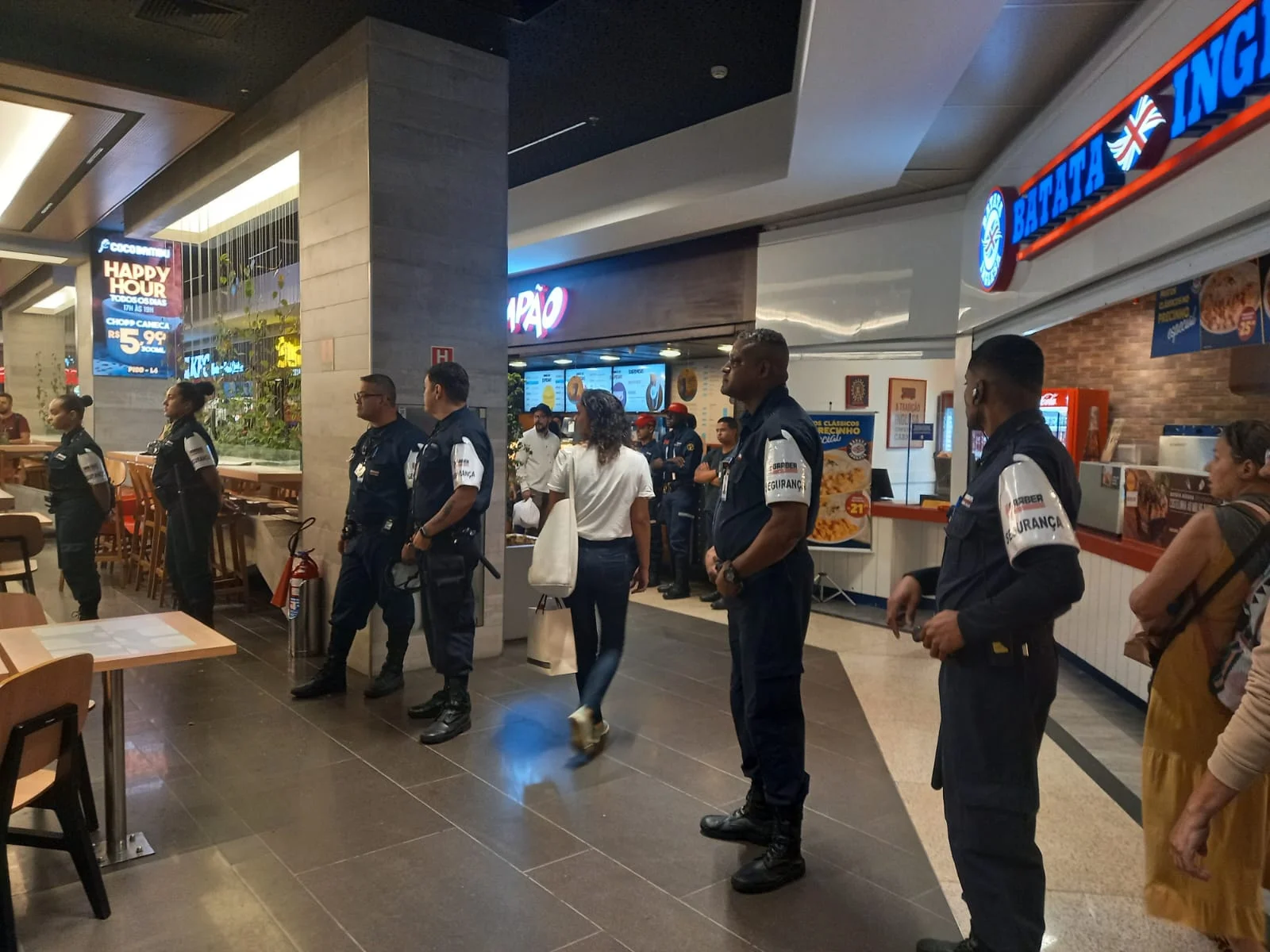 Selvageria generalizada no Plaza em Niterói