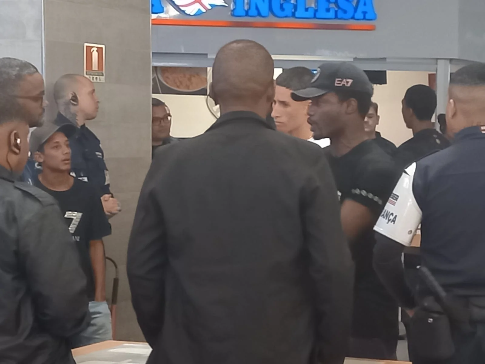Selvageria generalizada no Plaza em Niterói