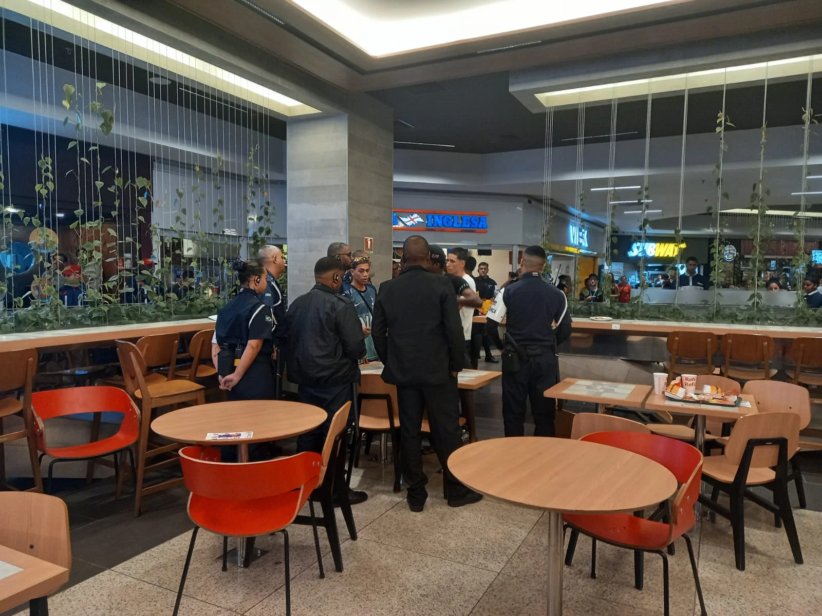 Selvageria generalizada no Plaza em Niterói
