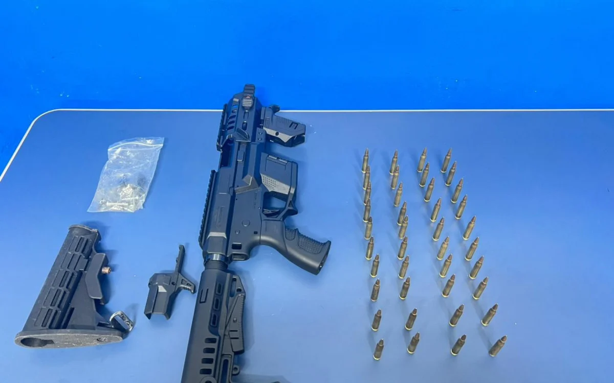 Adolescente é apreendido com kit para metralhadora e munições de fuzil