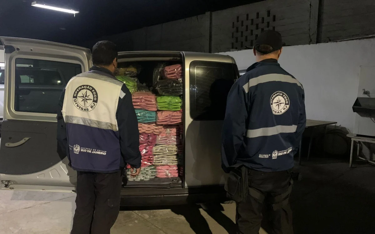 Agentes apreendem mais de mil pares de calçados falsificados na BR-040