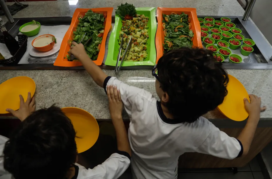 Agora é Lei: escolas de Niterói proibidas de vender alimentos ultraprocessados