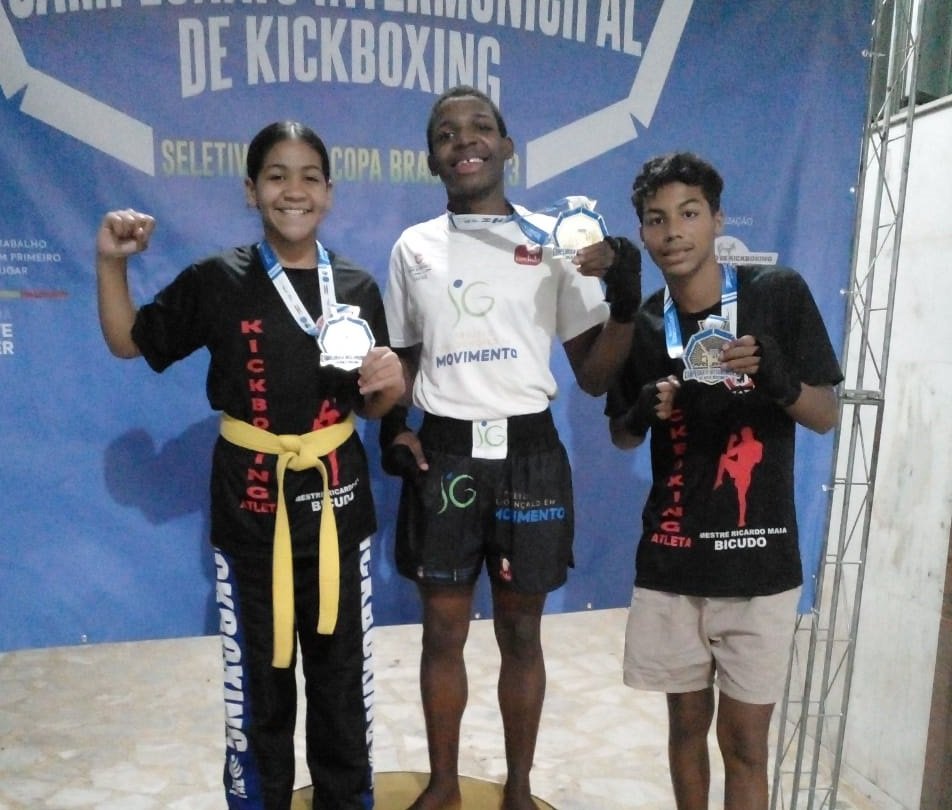 Alunos do São Gonçalo em Movimento garantem 26 medalhas no Kickboxing