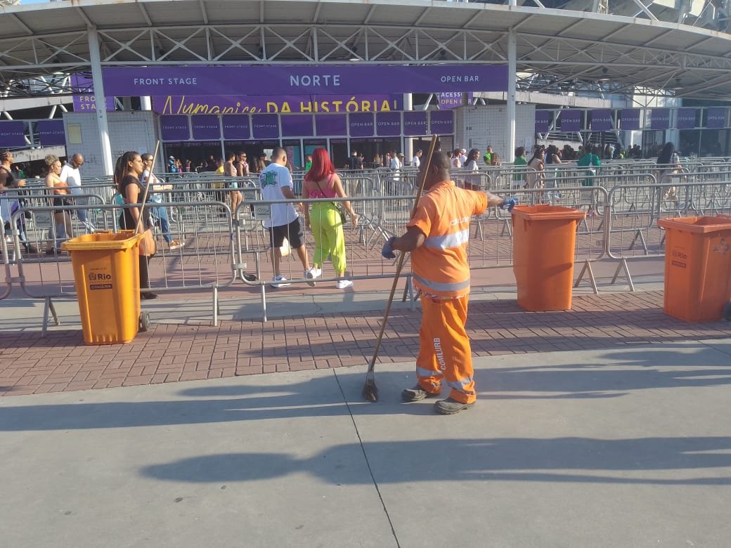 Após apresentação de Ludmilla, Comlurb recolhe mais de 10 toneladas de resíduos no Estádio Nilton Santos