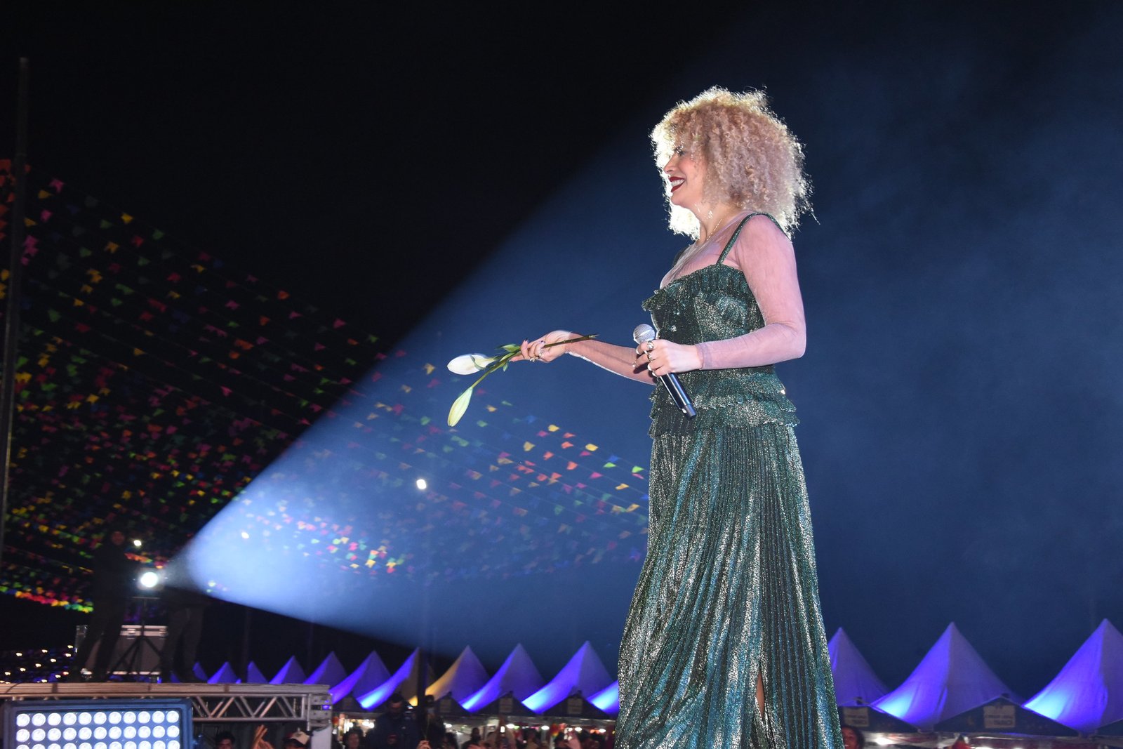 Vanessa da Mata abre último fim de semana de Arraiá de Maricá