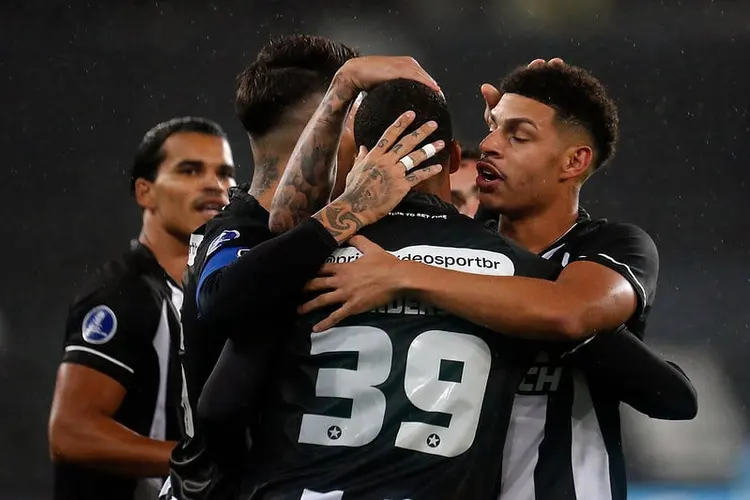 Botafogo e São Paulo duelam pelo Brasileirão