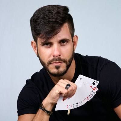 Caio Martins se apresenta no Municipal