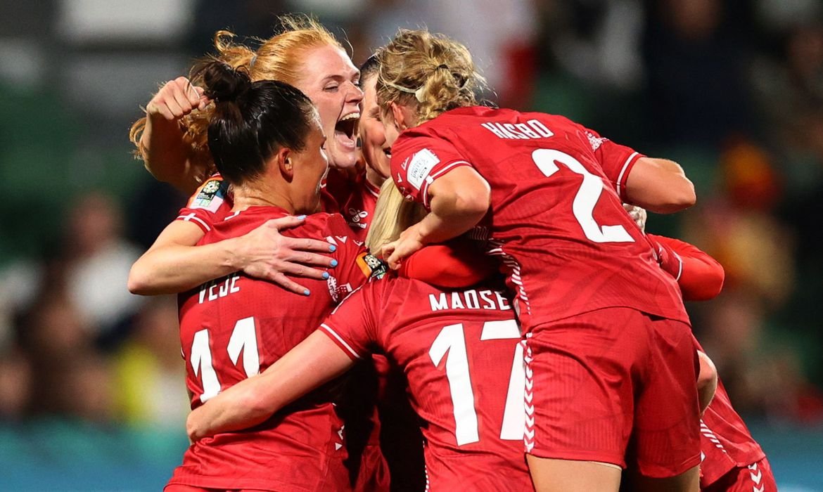 Dinamarca vence a China nos minutos finais