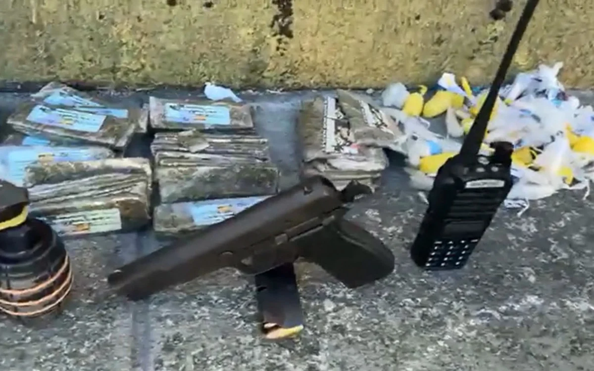 Dois homens são presos com armas e drogas