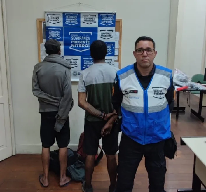 Dois homens são presos em flagrante por furto