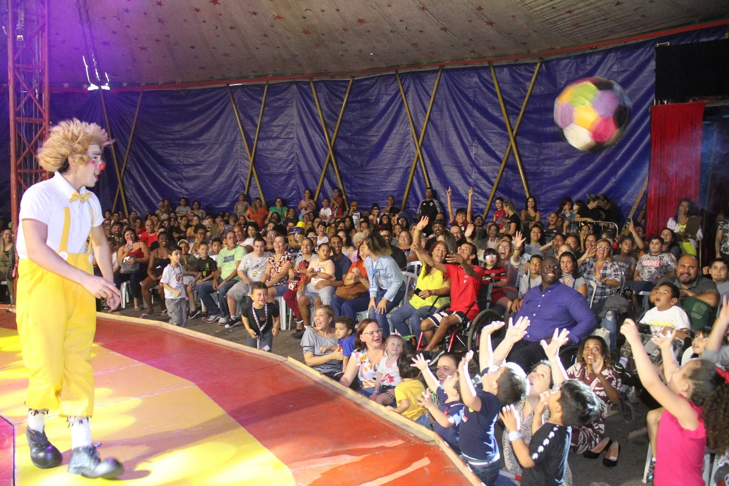 Espetáculo circense para autistas ganha destaque por seu impacto terapêutico