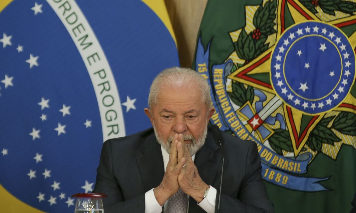 Estado tem que ser o necessário para induzir desenvolvimento, diz Lula