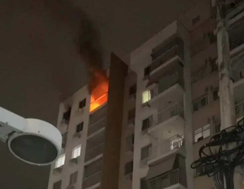 Estudante de educação física perde a vida ao salvar família e seu amado cachorro de incêndio