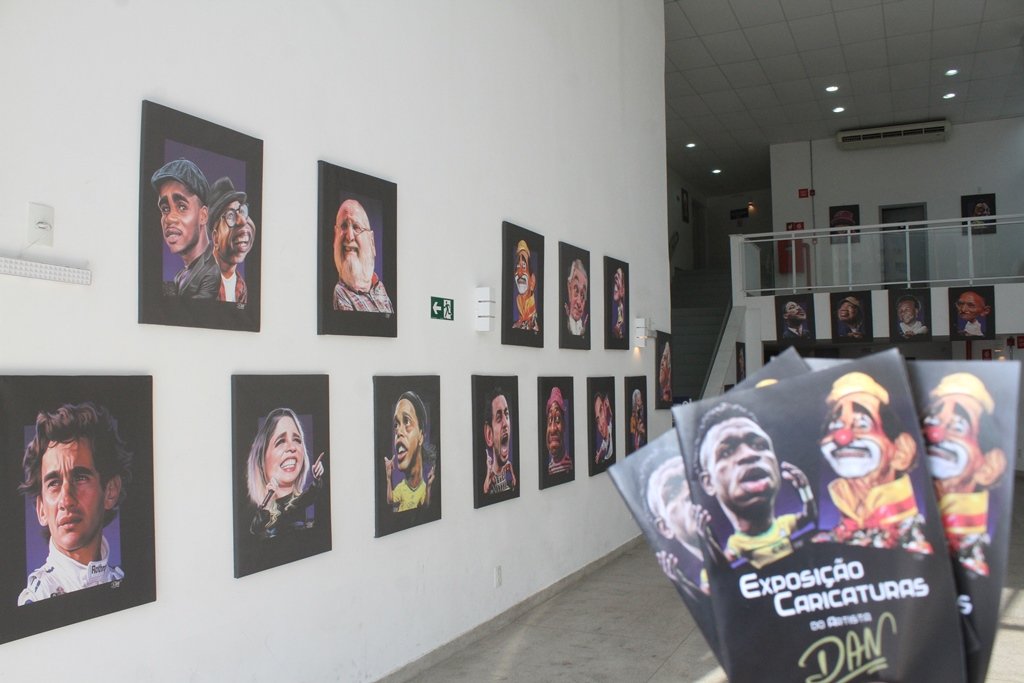 Exposição “Caricaturas do Dan” continua no Municipal de São Gonçalo