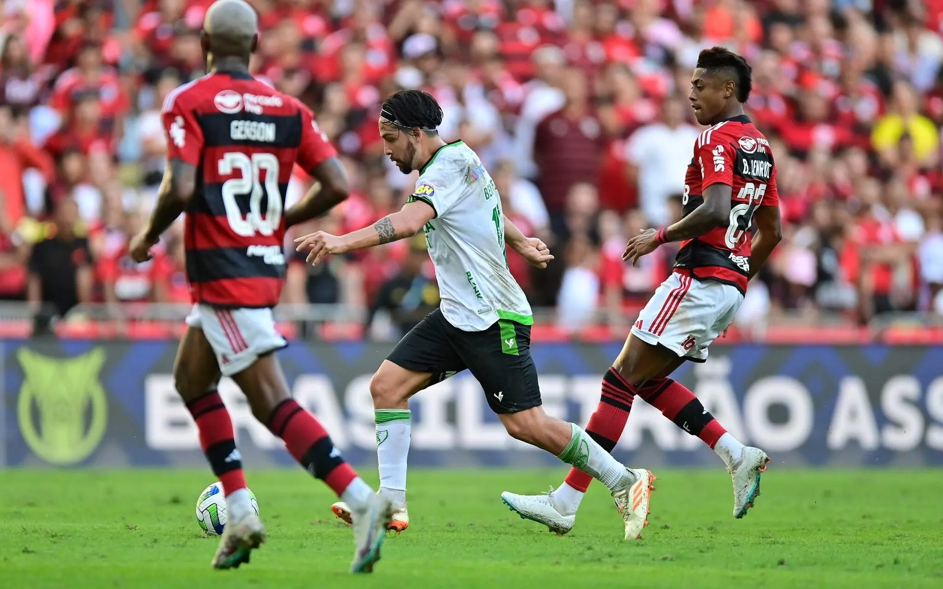 Flamengo empata com o América-MG no Maracanã