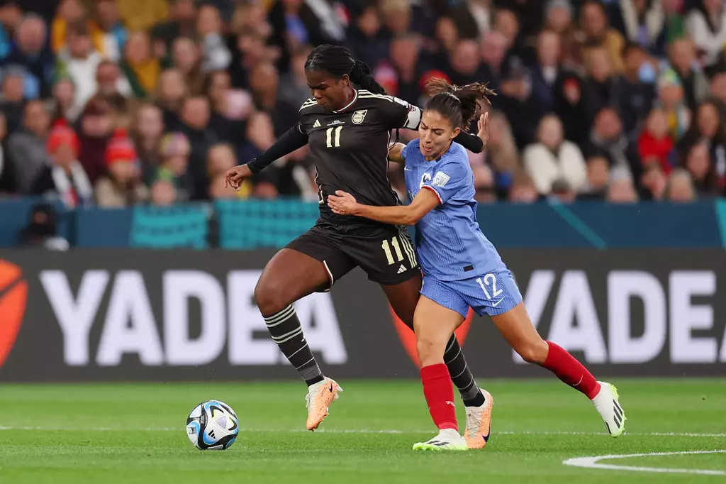 França tropeça na estreia contra a Jamaica