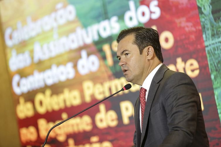 Governo assina contratos de exploração nas bacias de Campos e Santos